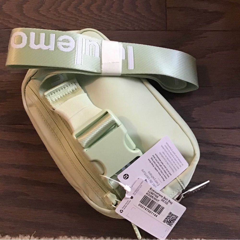 BNWT Lululemon Everywhere Belt Bag 1L Color Kohrabi Green/White Wordmark